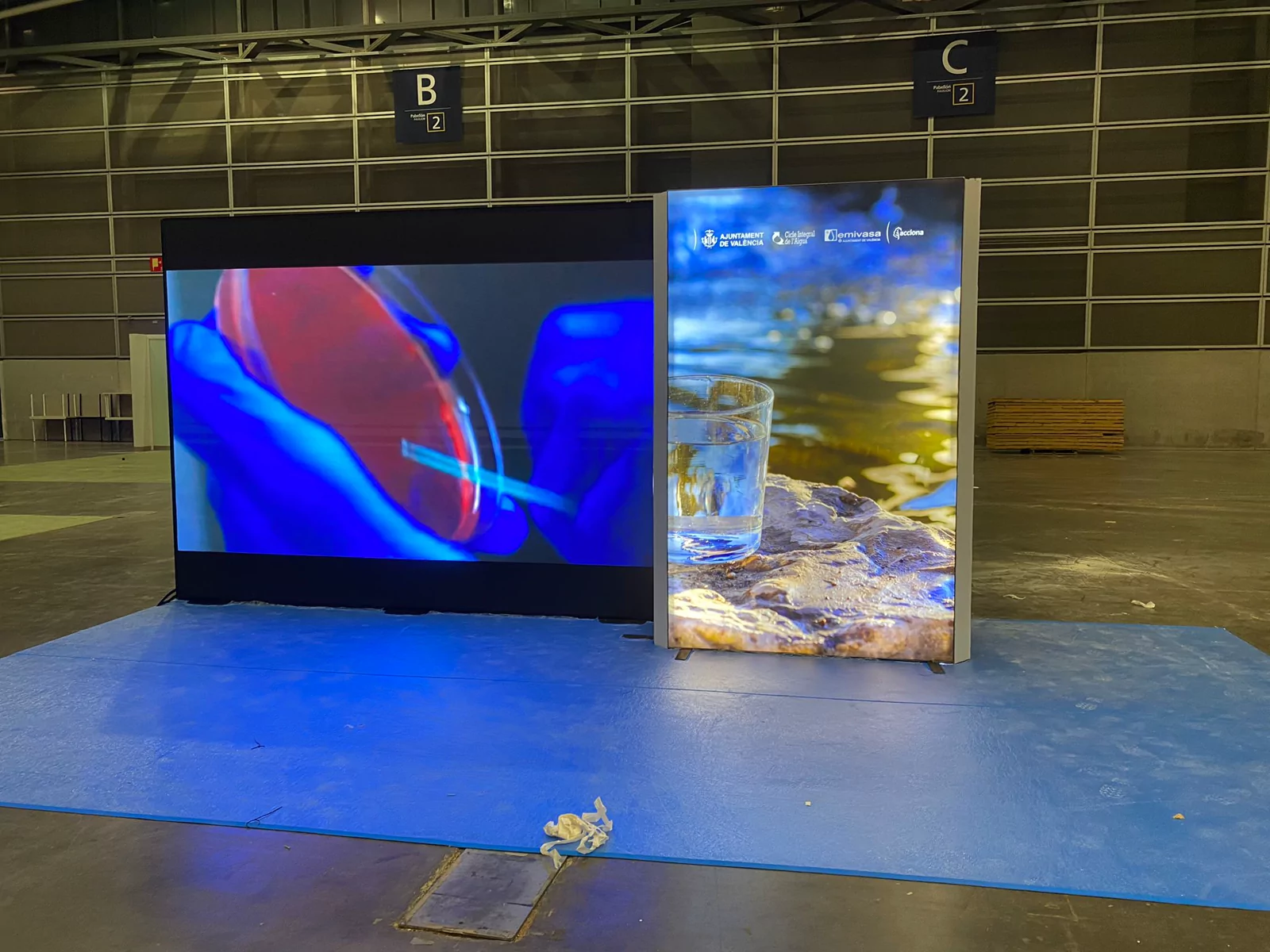 Videowall y tótem LED instalados para una presentación institucional en Valencia